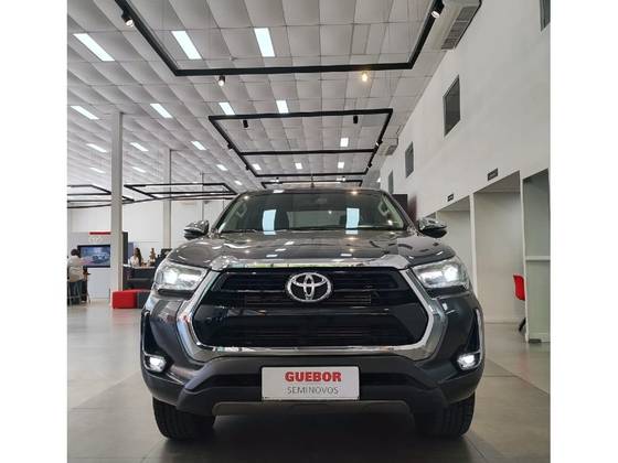 TOYOTA HILUX 2.8 D-4D TURBO DIESEL CD SRV 4X4 AUTOMÁTICO